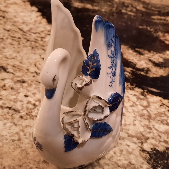 Delftware Style Swan Vase - Picture 1 of 7